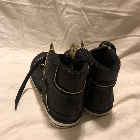 Guess Tennis Shoes - Picture 4 of 4